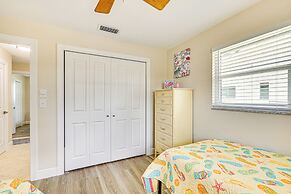 5 Mi to Beach: Cape Coral Oasis w/ Lanai