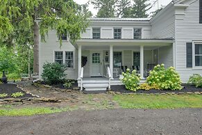 Lake Erie Retreat w/ Private Deck & Fire Pit