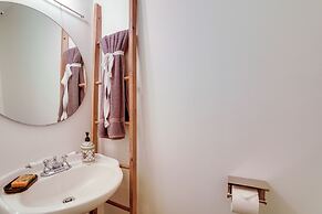 Quiet Marietta Townhome ~ 5 Mi to The Battery!