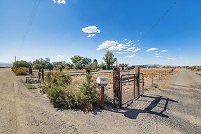 Rustic & Secluded Nevada Home: On-site Dog Park!