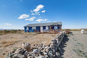 Rustic & Secluded Nevada Home: On-site Dog Park!