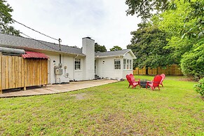 Wilmington Getaway w/ Fire Pit, 8 Mi to Beaches!