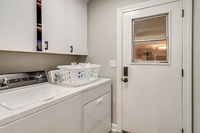 Wilmington Getaway w/ Fire Pit, 8 Mi to Beaches!