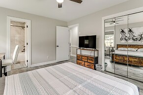 Wilmington Getaway w/ Fire Pit, 8 Mi to Beaches!