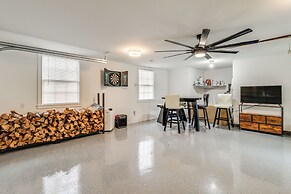 Wilmington Getaway w/ Fire Pit, 8 Mi to Beaches!