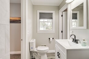 Wilmington Getaway w/ Fire Pit, 8 Mi to Beaches!