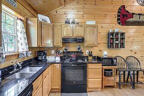 Serene Sevierville Cabin w/ Deck & Mountain Views!