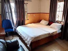 Palace Holiday Inn LTD