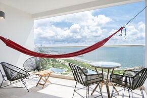 w Dazzling Loft w Ocean View in Crespo