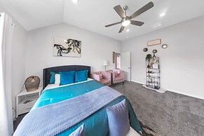 Newly Built 3br Getaway In Edmond 3 Bedroom Home by RedAwning