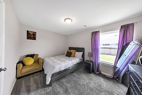 Newly Built 3br Getaway In Edmond 3 Bedroom Home by RedAwning