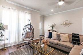 Newly Built 3br Getaway In Edmond 3 Bedroom Home by RedAwning