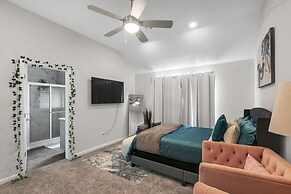 Newly Built 3br Getaway In Edmond 3 Bedroom Home by RedAwning