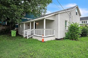 Sleek 4br Home In Raleigh Fully Renovated 4 Bedroom Home by RedAwning