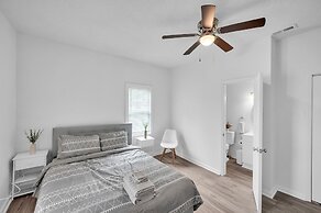 Sleek 4br Home In Raleigh â Fully Renovated 4 Bedroom Home by RedAwnin