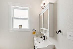 Historic 1918 Tampa Home With Modern Comforts & Charm 2 Bedroom Home b