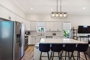 Historic 1918 Tampa Home With Modern Comforts & Charm 2 Bedroom Home b