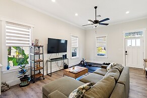 Historic 1918 Tampa Home With Modern Comforts & Charm 2 Bedroom Home b