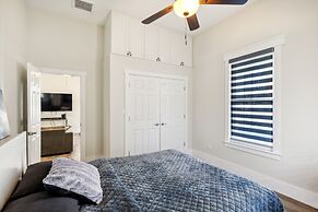 Historic 1918 Tampa Home With Modern Comforts & Charm 2 Bedroom Home b