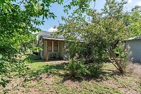 Bright & Fun 3br Cozy Nook 3 Bedroom Home by RedAwning