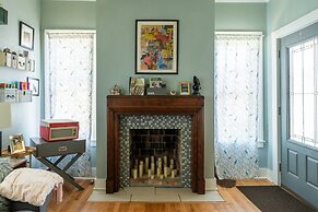 Bright & Fun 3br Cozy Nook 3 Bedroom Home by RedAwning