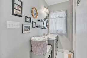 Bright & Fun 3br Cozy Nook 3 Bedroom Home by RedAwning