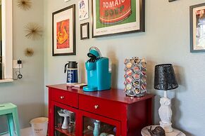 Bright & Fun 3br Cozy Nook 3 Bedroom Home by RedAwning