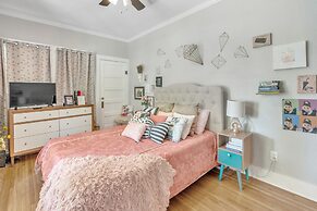 Bright & Fun 3br Cozy Nook 3 Bedroom Home by RedAwning