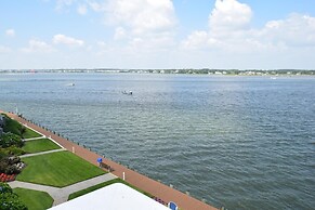 Harbour Island 401m 3 Bedroom Condo by RedAwning