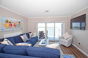Harbour Island 401m 3 Bedroom Condo by RedAwning