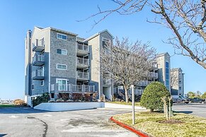 Harbour Island 401m 3 Bedroom Condo by RedAwning