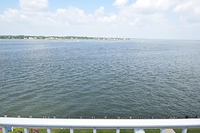 Harbour Island 401m 3 Bedroom Condo by RedAwning