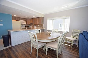 Harbour Island 401m 3 Bedroom Condo by RedAwning