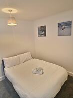 Britton Street Retreat - 4 Bedroom House