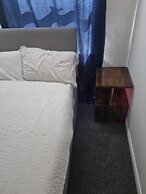 Britton Street Retreat - 4 Bedroom House