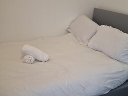 Britton Street Retreat - 4 Bedroom House