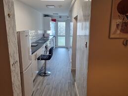 Britton Street Retreat - 4 Bedroom House