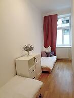 170sqm With Private Garden, 9 Bedrooms, 2 Kitchens