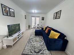 Near City - 3BR - 2 Bath - Sleeps 9 - Parking