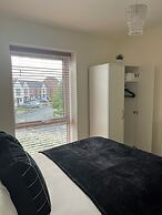 Near City - 3BR - 2 Bath - Sleeps 9 - Parking