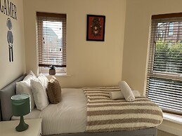Near City - 3BR - 2 Bath - Sleeps 9 - Parking