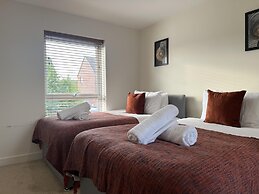 Near City - 3BR - 2 Bath - Sleeps 9 - Parking