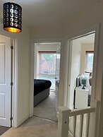 Near City - 3BR - 2 Bath - Sleeps 9 - Parking