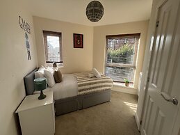 Near City - 3BR - 2 Bath - Sleeps 9 - Parking