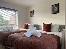 Near City - 3BR - 2 Bath - Sleeps 9 - Parking