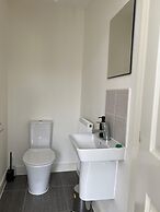 Near City - 3BR - 2 Bath - Sleeps 9 - Parking