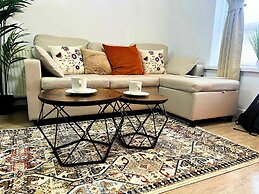 City Nearby - Parking - Wifi - Garden - Sleeps 4