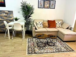 City Nearby - Parking - Wifi - Garden - Sleeps 4