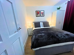 City Nearby - Parking - Wifi - Garden - Sleeps 4