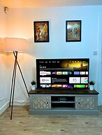 City Nearby - Parking - Wifi - Garden - Sleeps 4